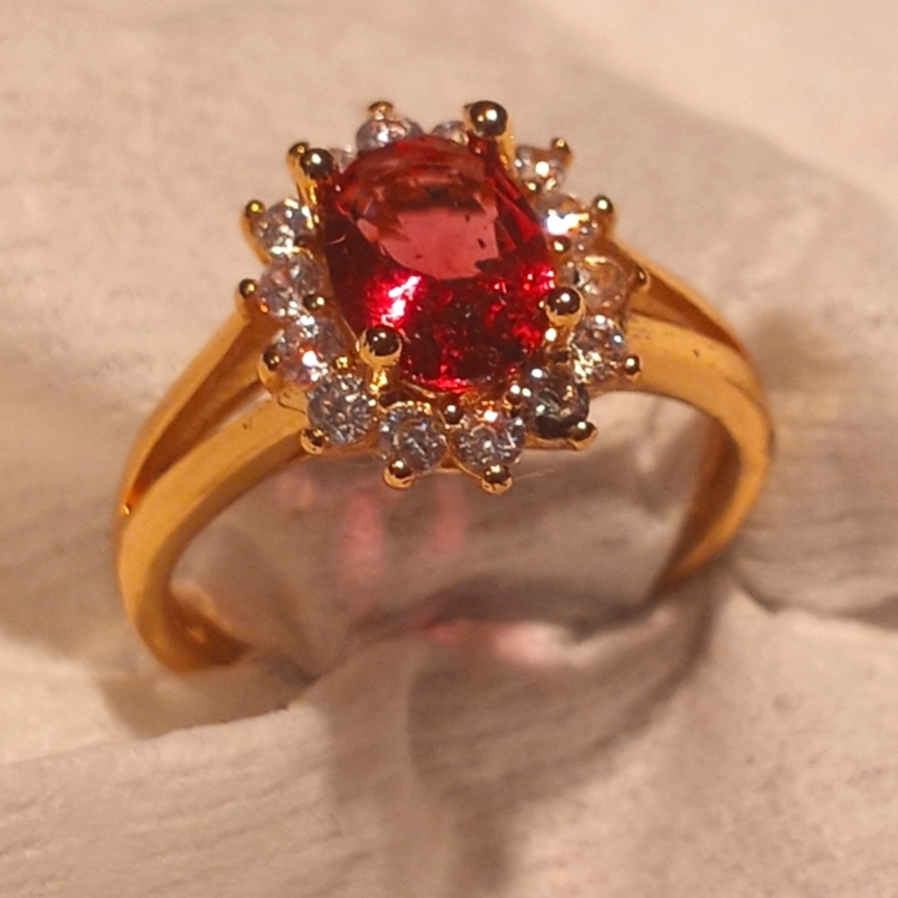 Individual ruby centered ring. - Picture 10 of 16